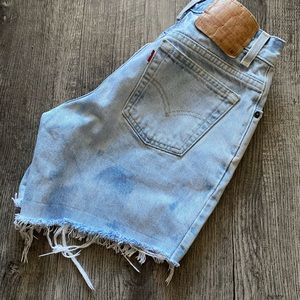 🛑SOLD🛑Levi’s 550  Relaxed Fit Tapered Legs Womens Shorts Size 4 MIS